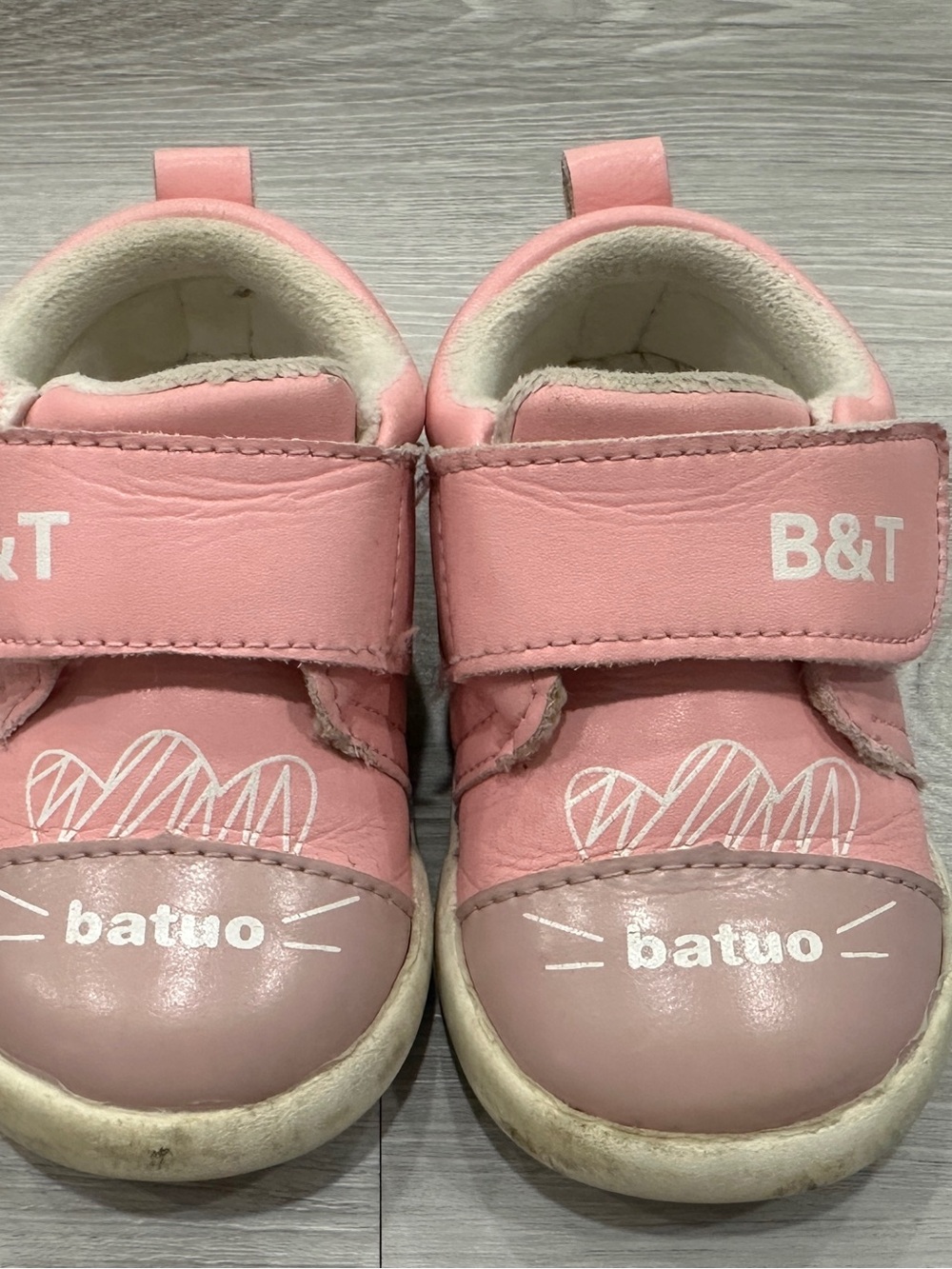 Pink toddler shoes with lining - perfect for fall/winter weather size 5-5.5
